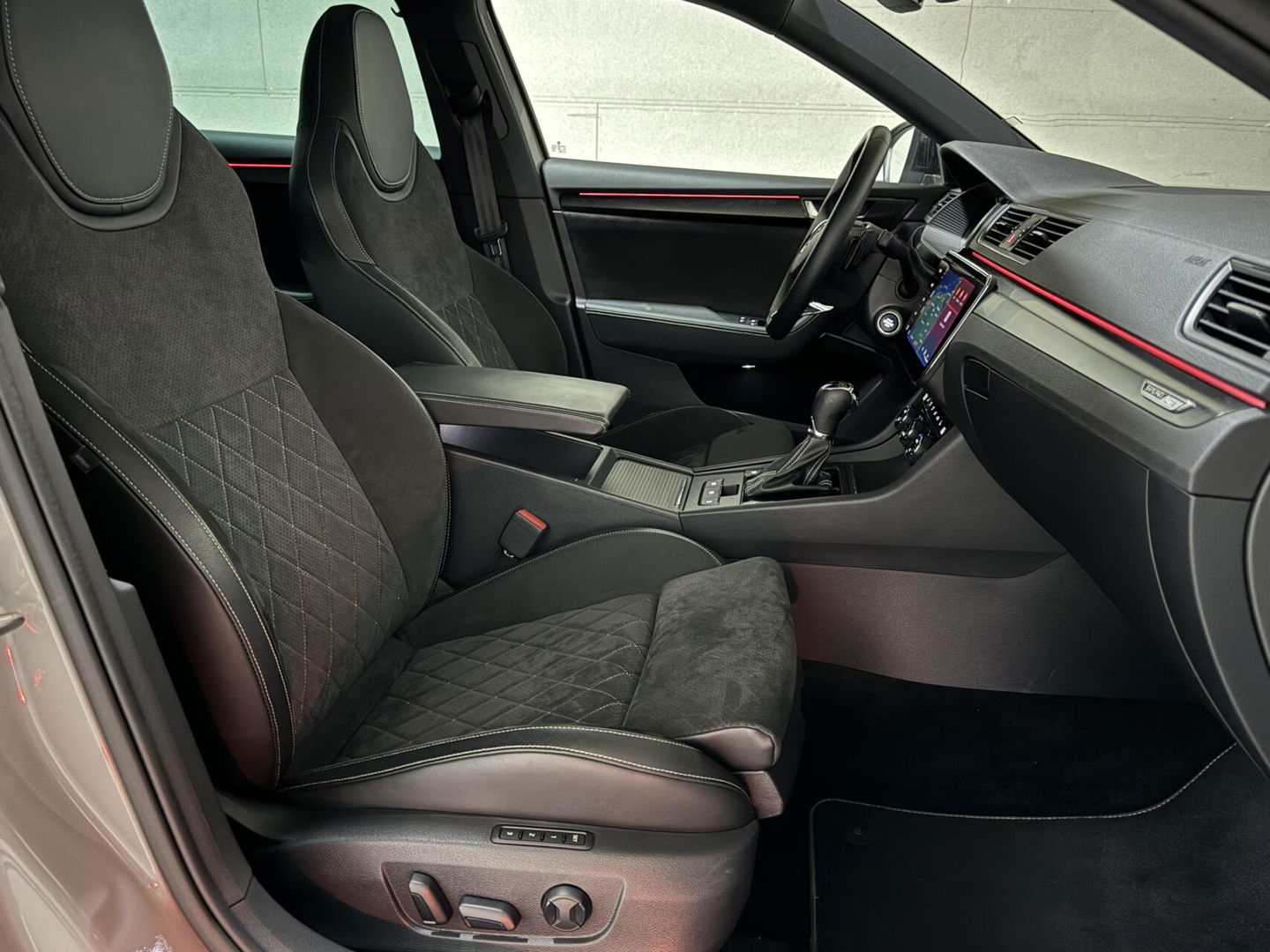 Škoda Superb Combi 1.4 TSI iV Sportline Pano Canton Camera Trekh.