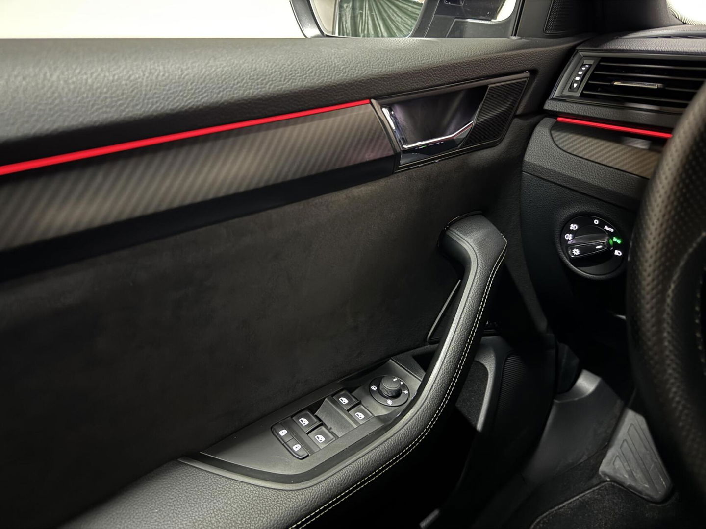 Škoda Superb Combi 1.4 TSI iV Sportline Pano Canton Camera Trekh.