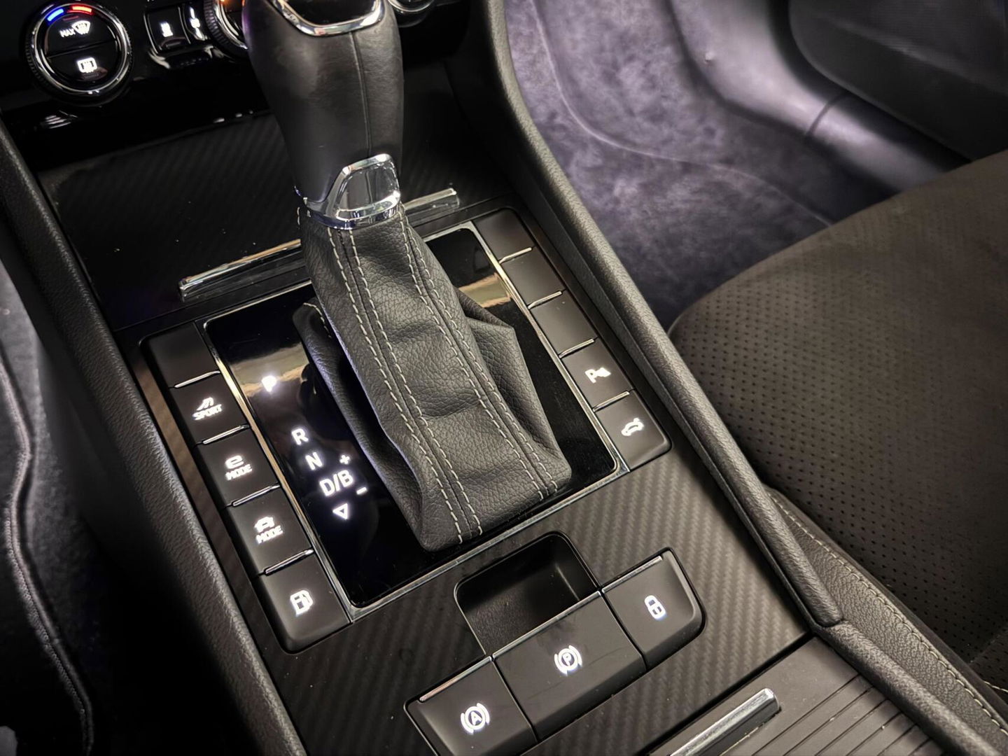 Škoda Superb Combi 1.4 TSI iV Sportline Pano Canton Camera Trekh.