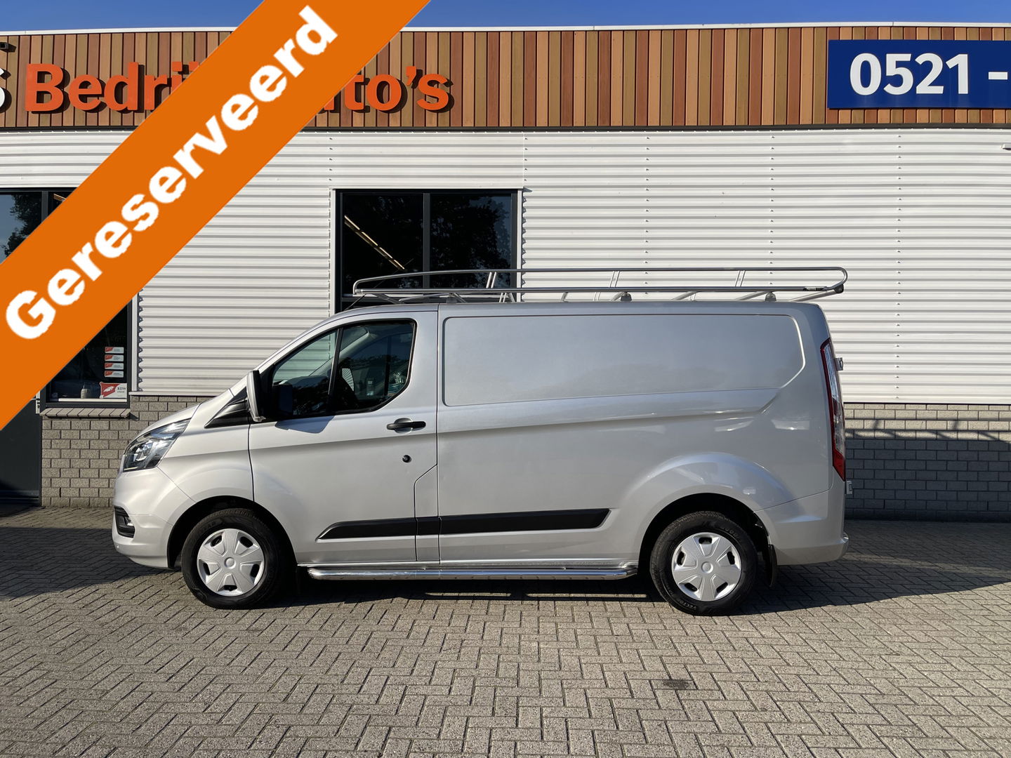 Ford Transit Custom 280 2.0 TDCI 105pk L1H1 Trend / vaste prijs rijklaar € 14.950 ex btw / lease vanaf € 311 / airco / cruise / imperial / achteruit rijcamera / trekhaak 2400 kg / ex schilders bus