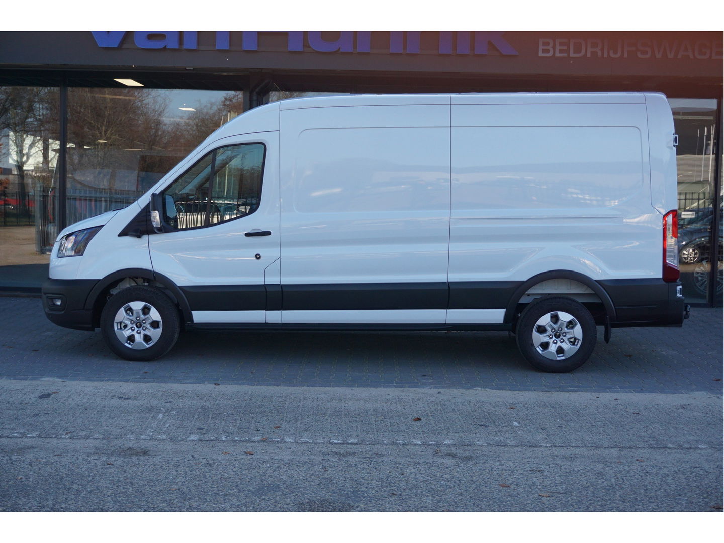 Ford Transit 350L 130PK AUT L3H2 BPM VRIJ!! Sync4 Navi, 360 Camera, LM Velg, Trekhaak!! NR. A132