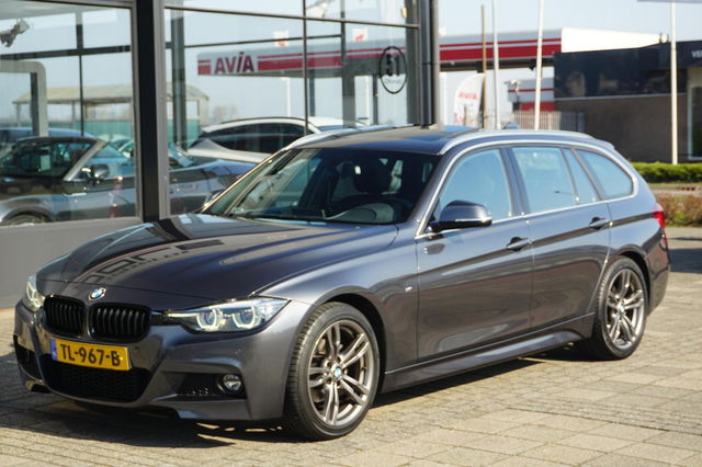 BMW 3 Serie - Touring 320i Edition M Sport Shadow Executive | PANO | Carplay | LEER