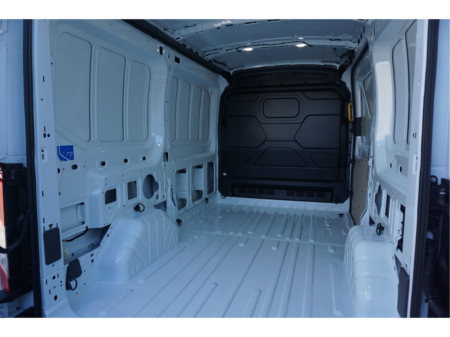 Ford Transit 290M 105PK L2H2 BPM VRIJ!! Airco, PDC, Bluetooth! NR. J365*