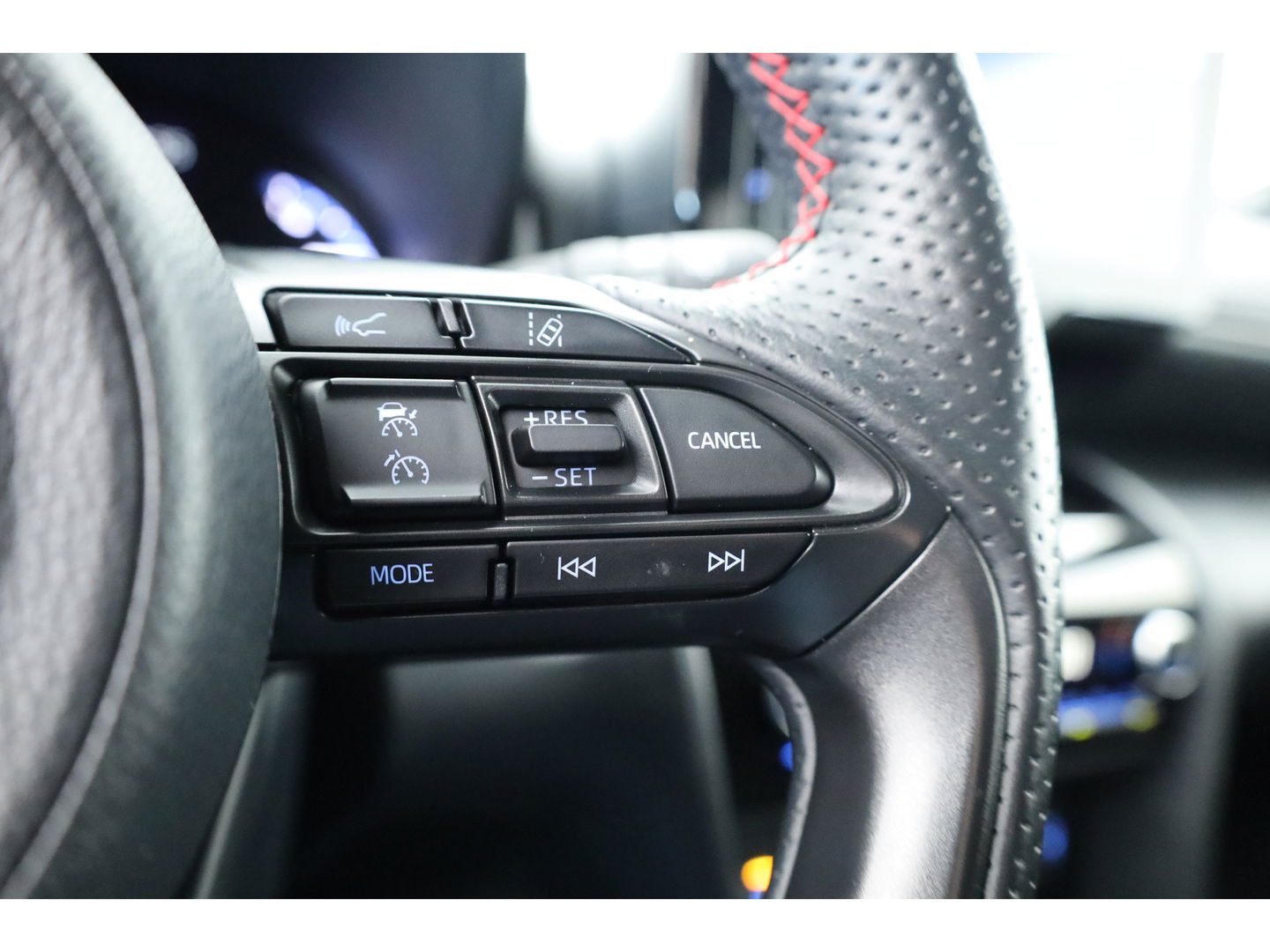 Toyota Yaris Cross 1.5 Hybrid GR Sport | Adapt. Cruise | HUD | JBL Audio | Camera | Keyless | Stoel- Stuurverw | Apple CarPlay