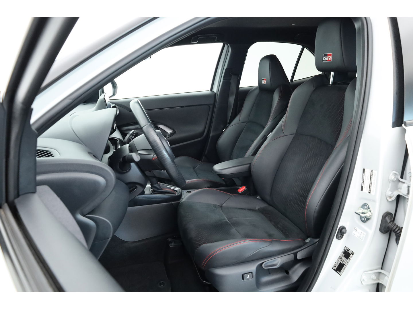 Toyota Yaris Cross 1.5 Hybrid GR Sport | Adapt. Cruise | HUD | JBL Audio | Camera | Keyless | Stoel- Stuurverw | Apple CarPlay