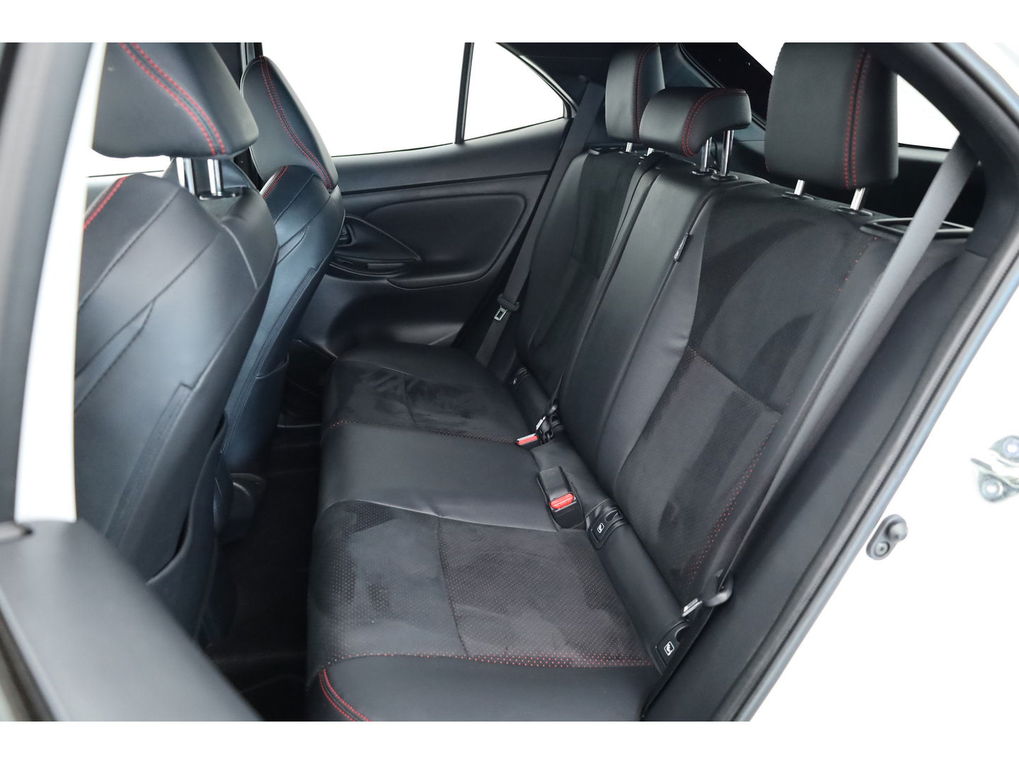 Toyota Yaris Cross 1.5 Hybrid GR Sport | Adapt. Cruise | HUD | JBL Audio | Camera | Keyless | Stoel- Stuurverw | Apple CarPlay