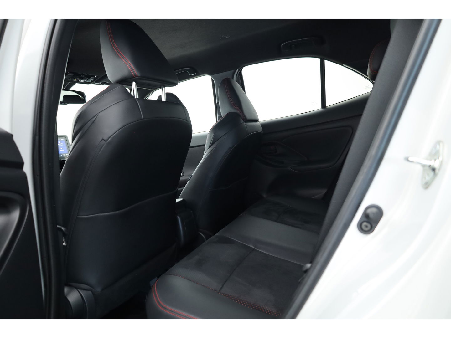 Toyota Yaris Cross 1.5 Hybrid GR Sport | Adapt. Cruise | HUD | JBL Audio | Camera | Keyless | Stoel- Stuurverw | Apple CarPlay