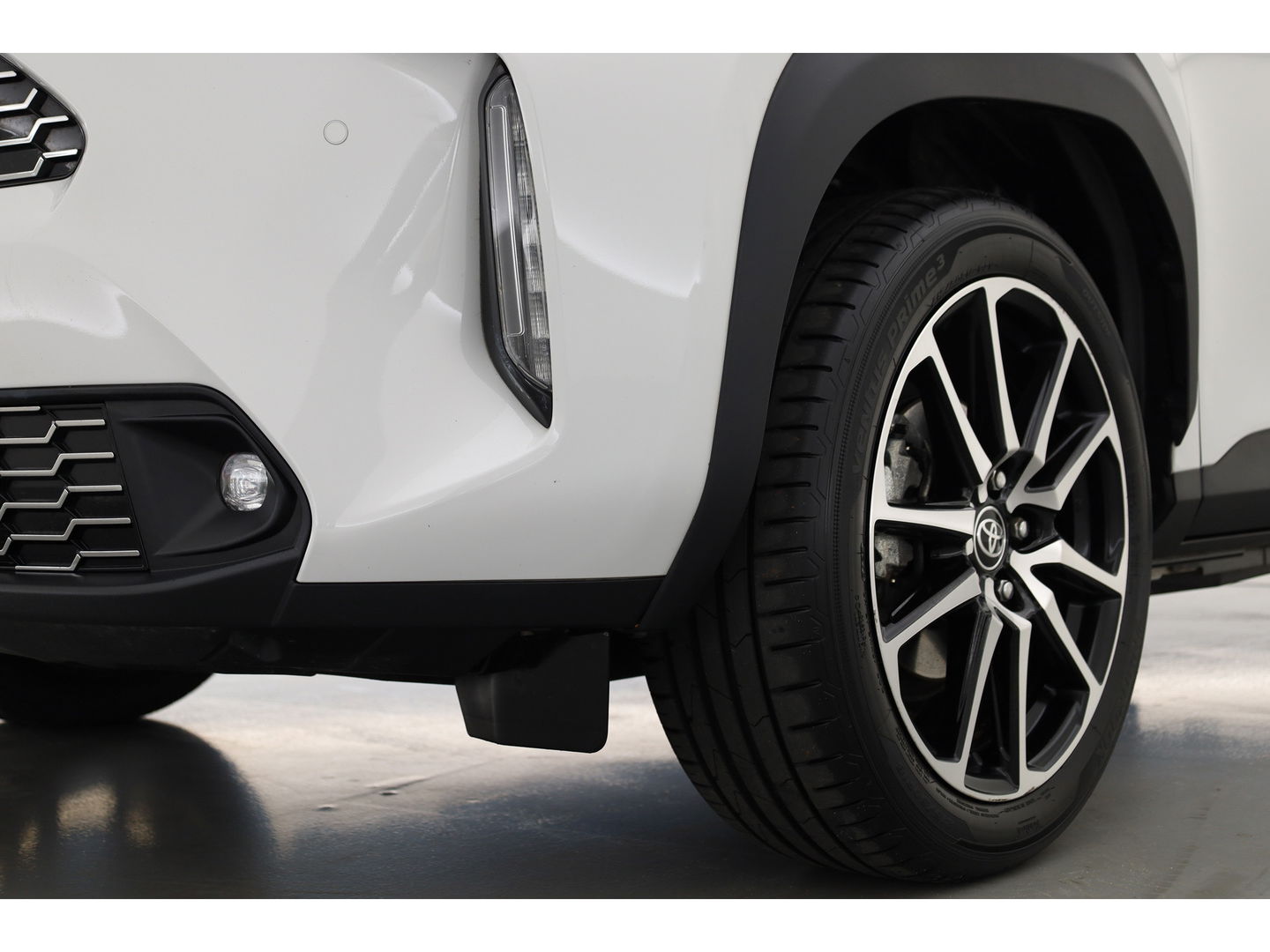 Toyota Yaris Cross 1.5 Hybrid GR Sport | Adapt. Cruise | HUD | JBL Audio | Camera | Keyless | Stoel- Stuurverw | Apple CarPlay