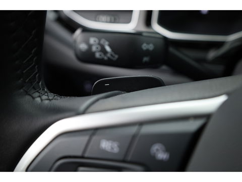 Volkswagen Polo 1.0 TSI R-Line | IQ Light | Dig. Cockpit | Adapt. Cruise | Camera | Stoelverw. | Apple CarPlay | 16''