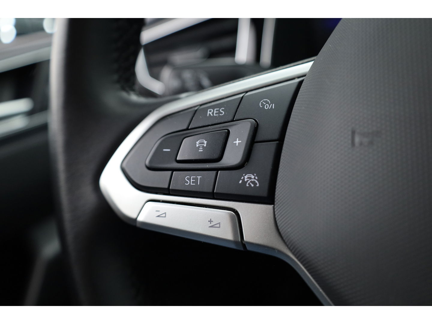 Volkswagen Polo 1.0 TSI R-Line | IQ Light | Dig. Cockpit | Adapt. Cruise | Camera | Stoelverw. | Apple CarPlay | 16''