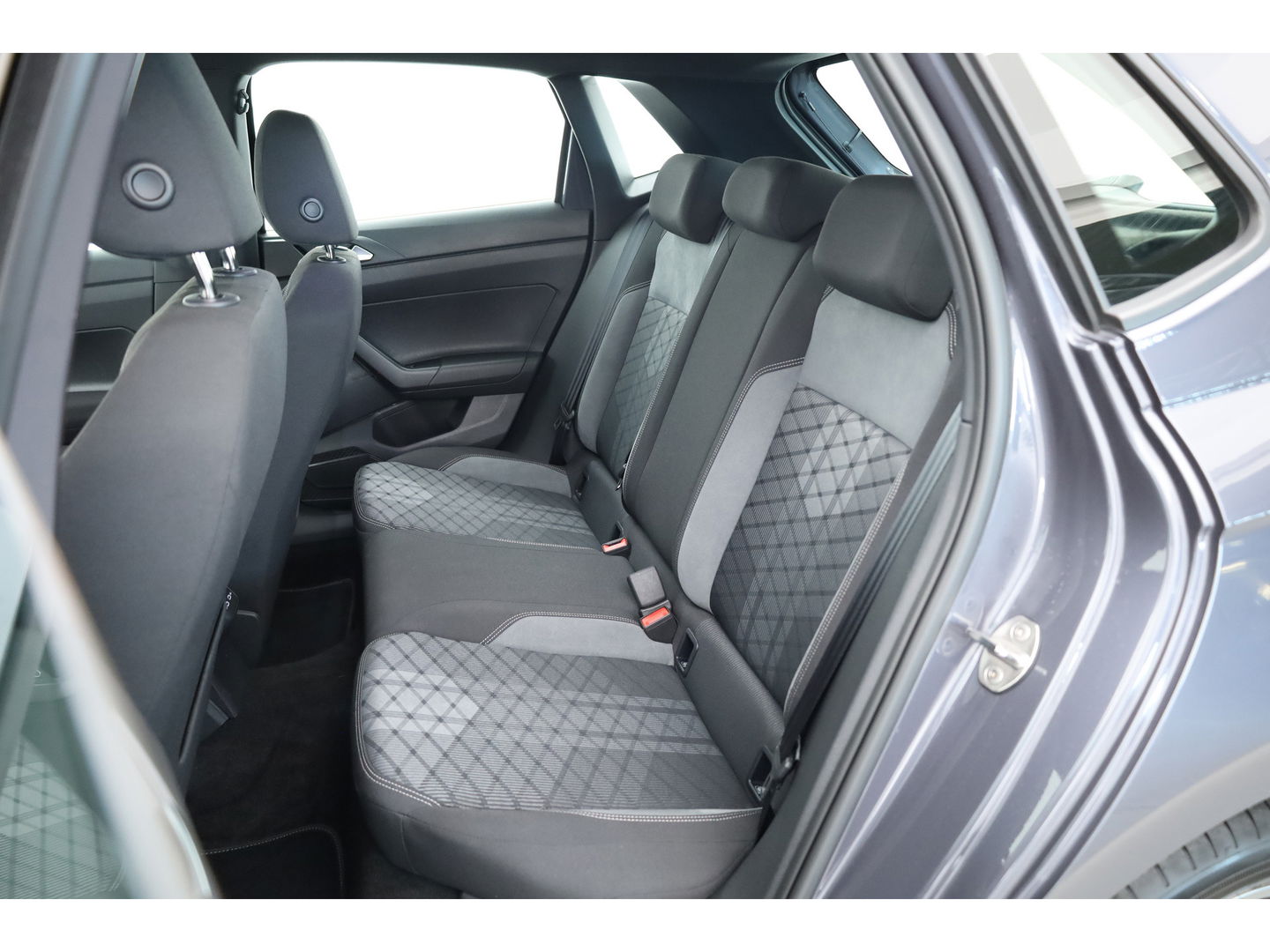 Volkswagen Polo 1.0 TSI R-Line | IQ Light | Dig. Cockpit | Adapt. Cruise | Camera | Stoelverw. | Apple CarPlay | 16''