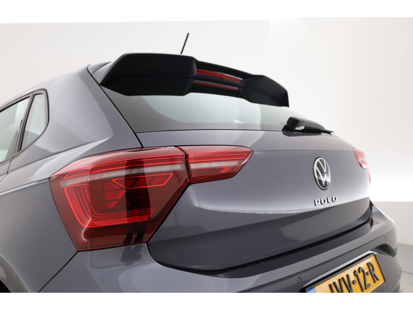 Volkswagen Polo 1.0 TSI R-Line | IQ Light | Dig. Cockpit | Adapt. Cruise | Camera | Stoelverw. | Apple CarPlay | 16''