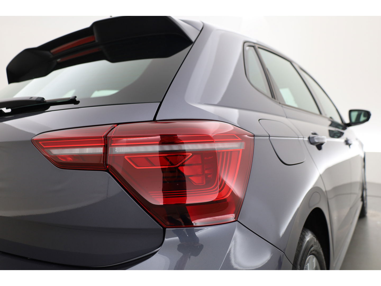 Volkswagen Polo 1.0 TSI R-Line | IQ Light | Dig. Cockpit | Adapt. Cruise | Camera | Stoelverw. | Apple CarPlay | 16''