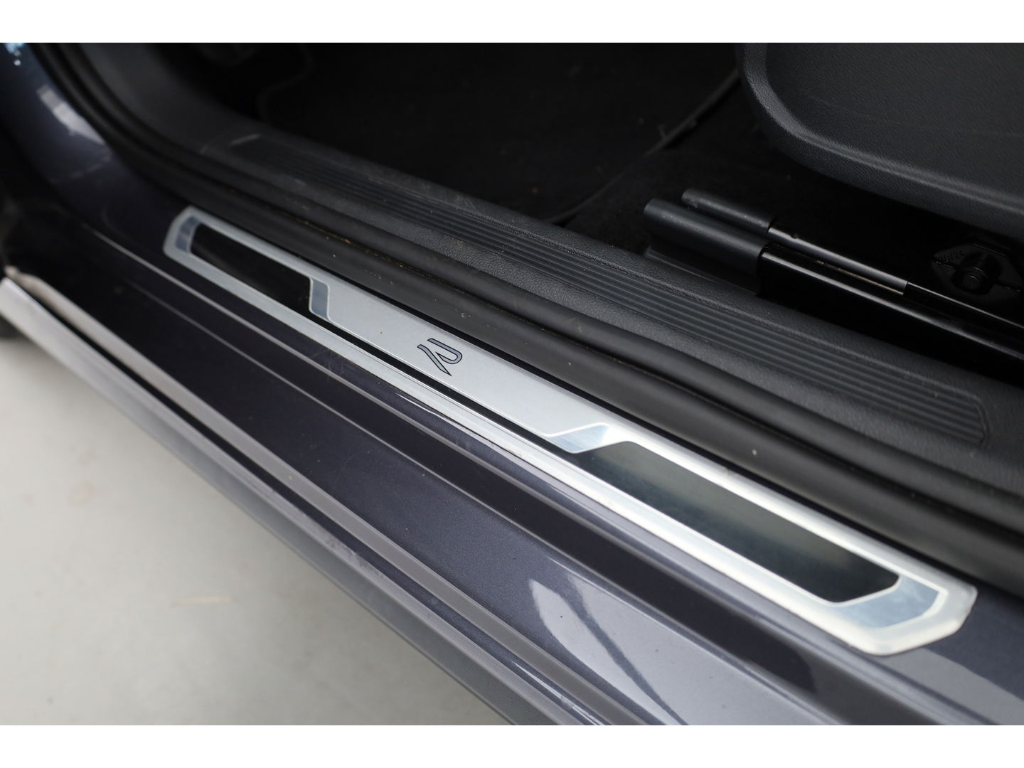 Volkswagen Polo 1.0 TSI R-Line | IQ Light | Dig. Cockpit | Adapt. Cruise | Camera | Stoelverw. | Apple CarPlay | 16''