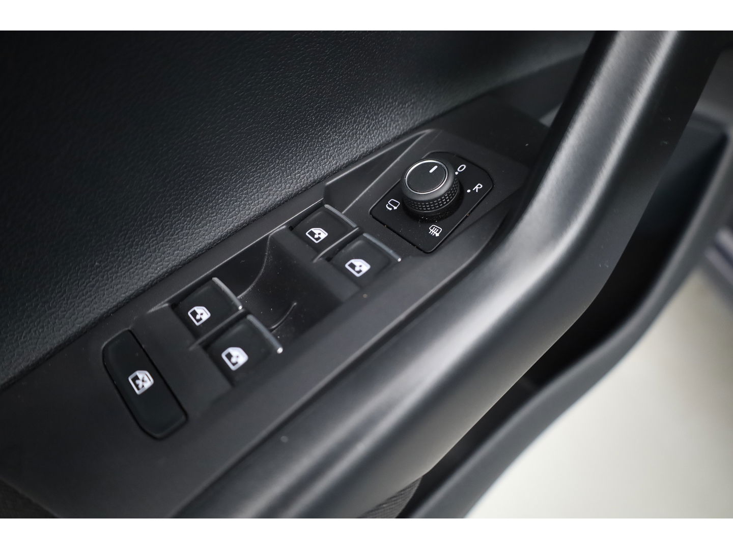 Volkswagen Polo 1.0 TSI R-Line | IQ Light | Dig. Cockpit | Adapt. Cruise | Camera | Stoelverw. | Apple CarPlay | 16''