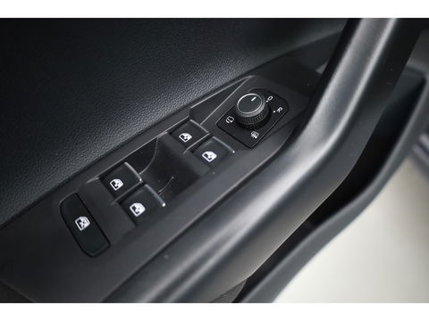 Volkswagen Polo 1.0 TSI R-Line | IQ Light | Dig. Cockpit | Adapt. Cruise | Camera | Stoelverw. | Apple CarPlay | 16''