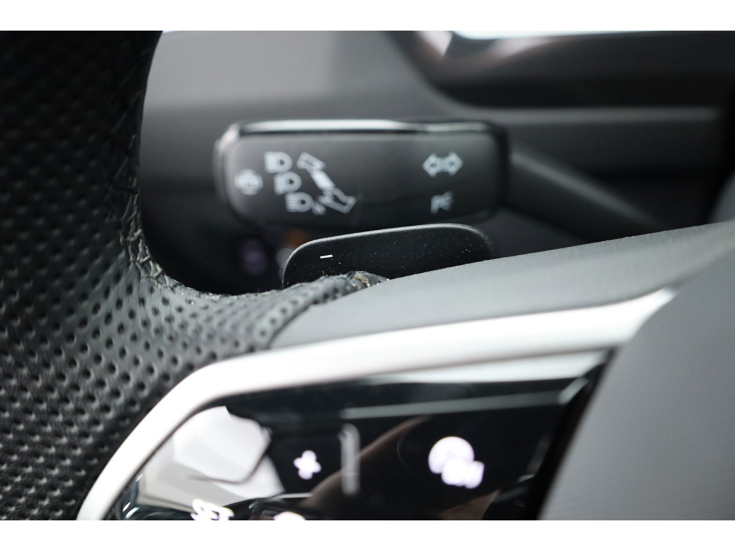 Volkswagen Tiguan 1.4 TSI eHybrid R-Line Business | SOH 95.1% | Pano | Adapt. Cruise | IQ Light | 360cam | HUD | Stoel- Stoelverw. | Memory