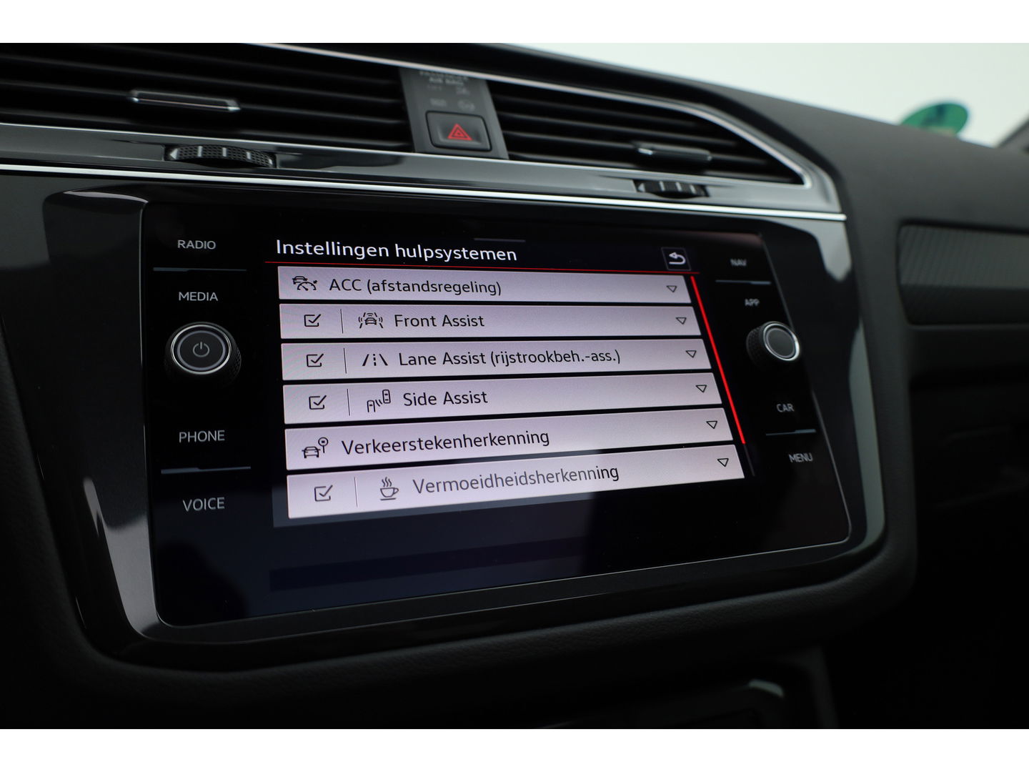 Volkswagen Tiguan 1.4 TSI eHybrid R-Line Business | SOH 95.1% | Pano | Adapt. Cruise | IQ Light | 360cam | HUD | Stoel- Stoelverw. | Memory