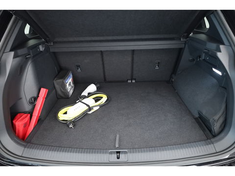 Volkswagen Tiguan 1.4 TSI eHybrid R-Line Business | SOH 95.1% | Pano | Adapt. Cruise | IQ Light | 360cam | HUD | Stoel- Stoelverw. | Memory