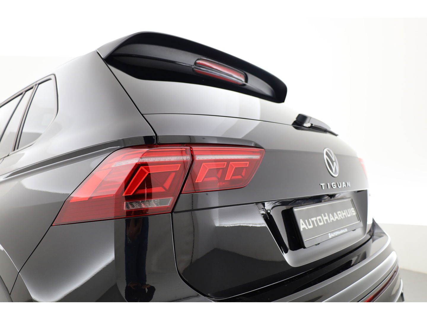 Volkswagen Tiguan 1.4 TSI eHybrid R-Line Business | SOH 95.1% | Pano | Adapt. Cruise | IQ Light | 360cam | HUD | Stoel- Stoelverw. | Memory