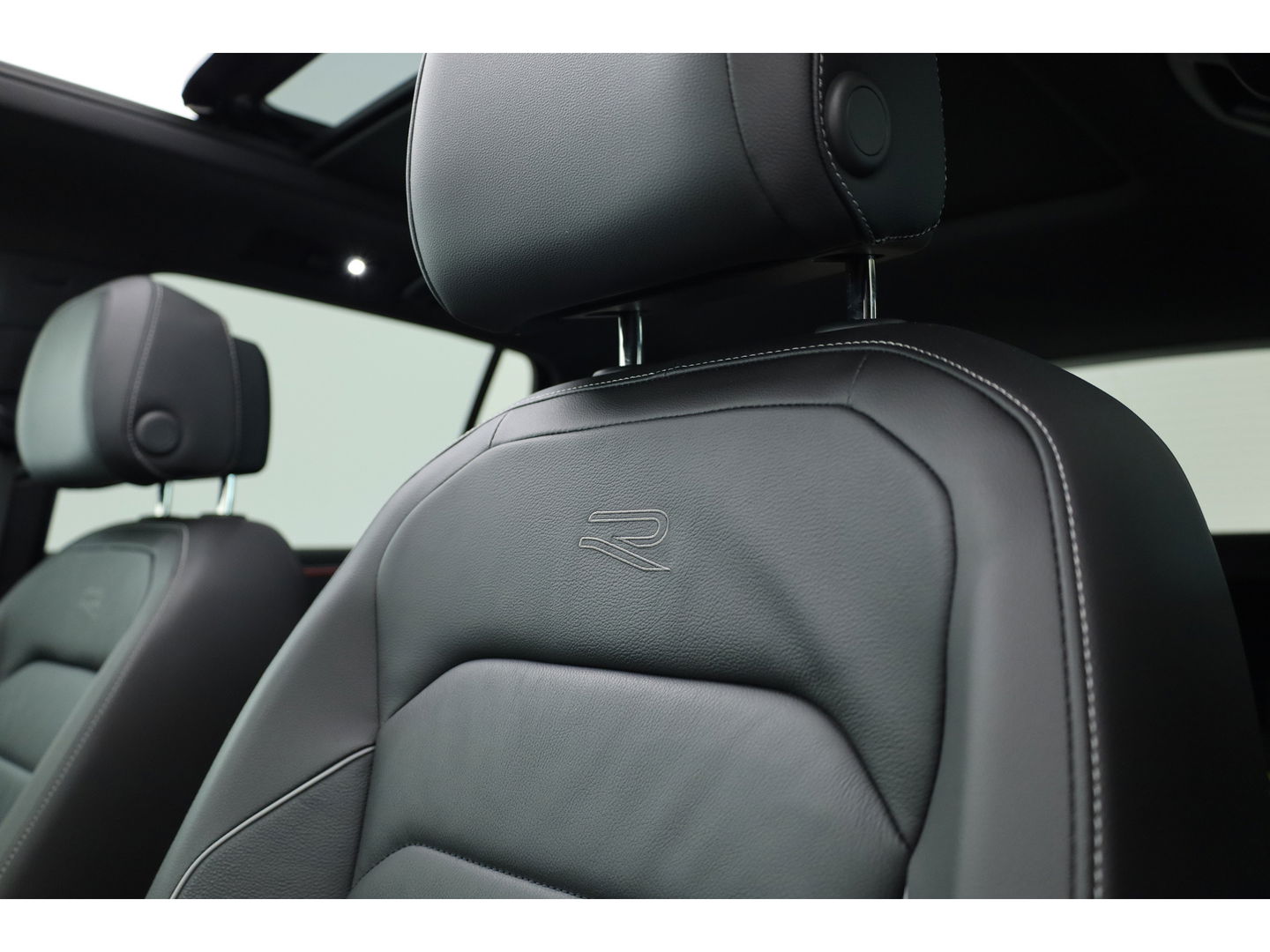 Volkswagen Tiguan 1.4 TSI eHybrid R-Line Business | SOH 95.1% | Pano | Adapt. Cruise | IQ Light | 360cam | HUD | Stoel- Stoelverw. | Memory