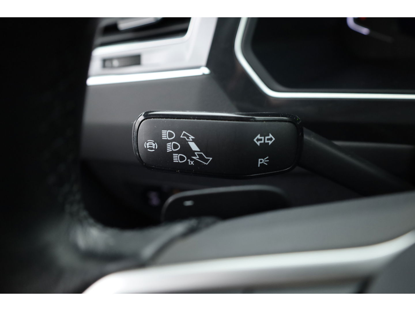 Volkswagen Tiguan 1.4 TSI eHybrid | HUD | IQ Light | Keyless | Stoel- Stuurverw. | Adapt. Cruise | 360cam | Apple CarPlay