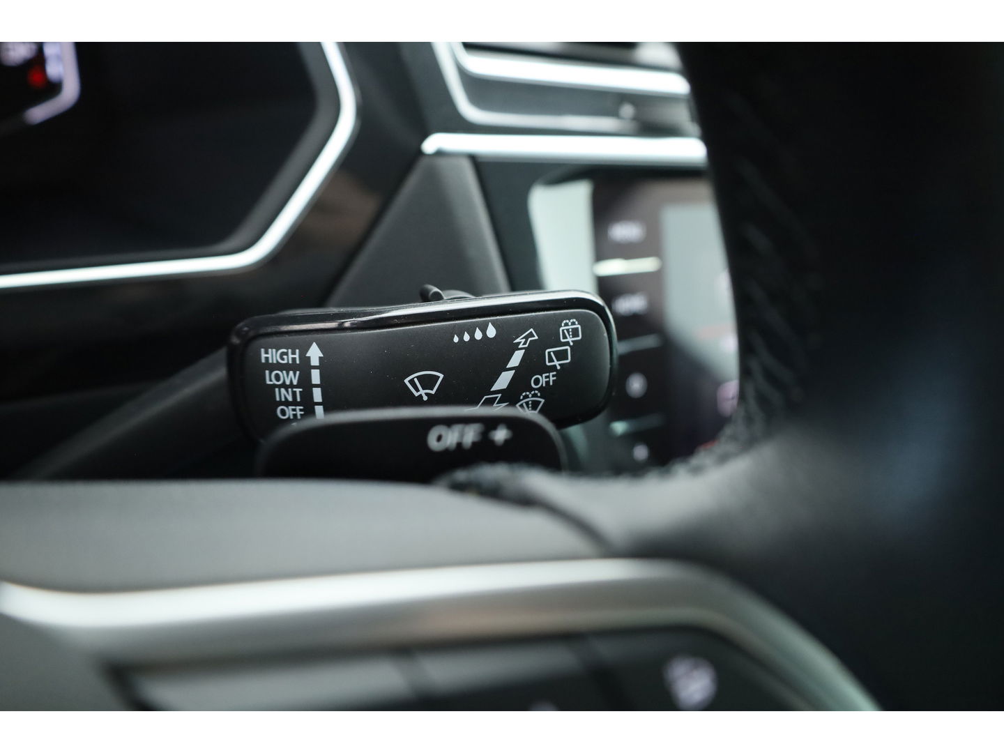 Volkswagen Tiguan 1.4 TSI eHybrid | HUD | IQ Light | Keyless | Stoel- Stuurverw. | Adapt. Cruise | 360cam | Apple CarPlay