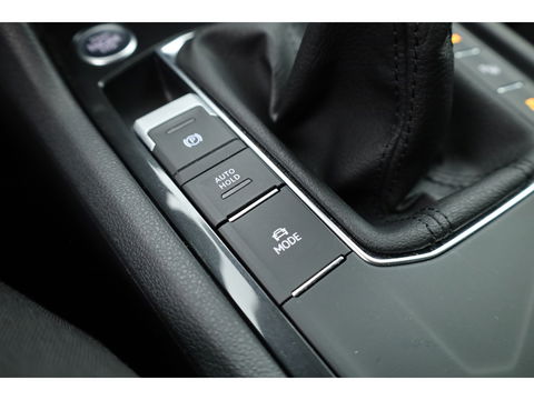 Volkswagen Tiguan 1.4 TSI eHybrid | HUD | IQ Light | Keyless | Stoel- Stuurverw. | Adapt. Cruise | 360cam | Apple CarPlay