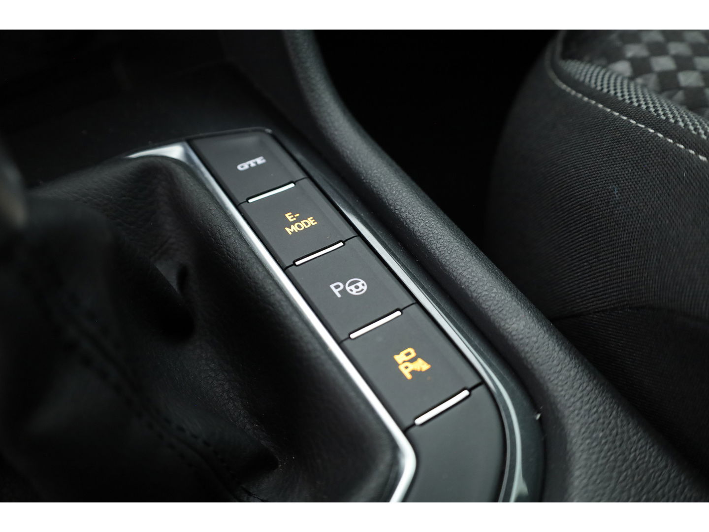 Volkswagen Tiguan 1.4 TSI eHybrid | HUD | IQ Light | Keyless | Stoel- Stuurverw. | Adapt. Cruise | 360cam | Apple CarPlay