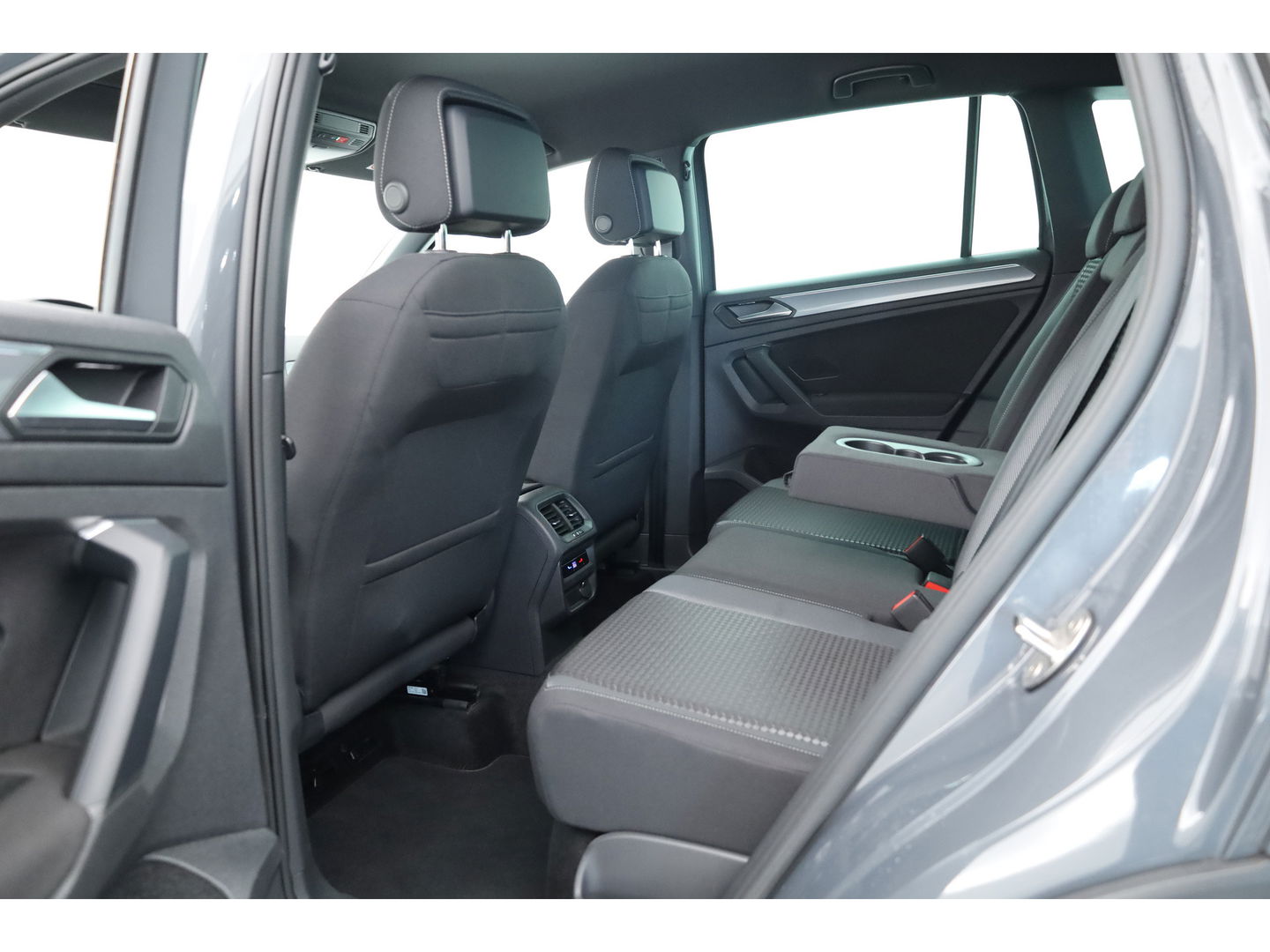 Volkswagen Tiguan 1.4 TSI eHybrid | HUD | IQ Light | Keyless | Stoel- Stuurverw. | Adapt. Cruise | 360cam | Apple CarPlay