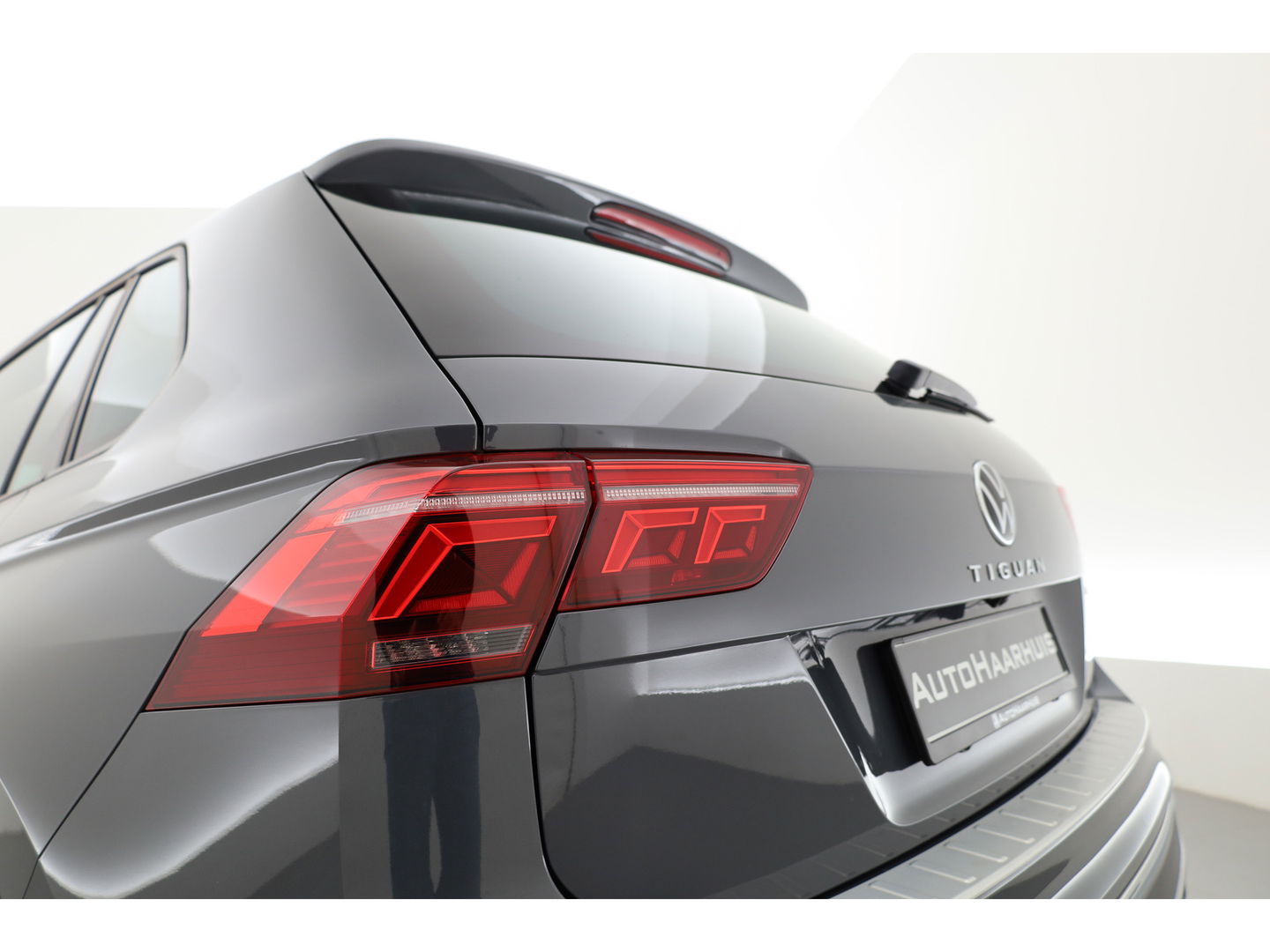 Volkswagen Tiguan 1.4 TSI eHybrid | HUD | IQ Light | Keyless | Stoel- Stuurverw. | Adapt. Cruise | 360cam | Apple CarPlay