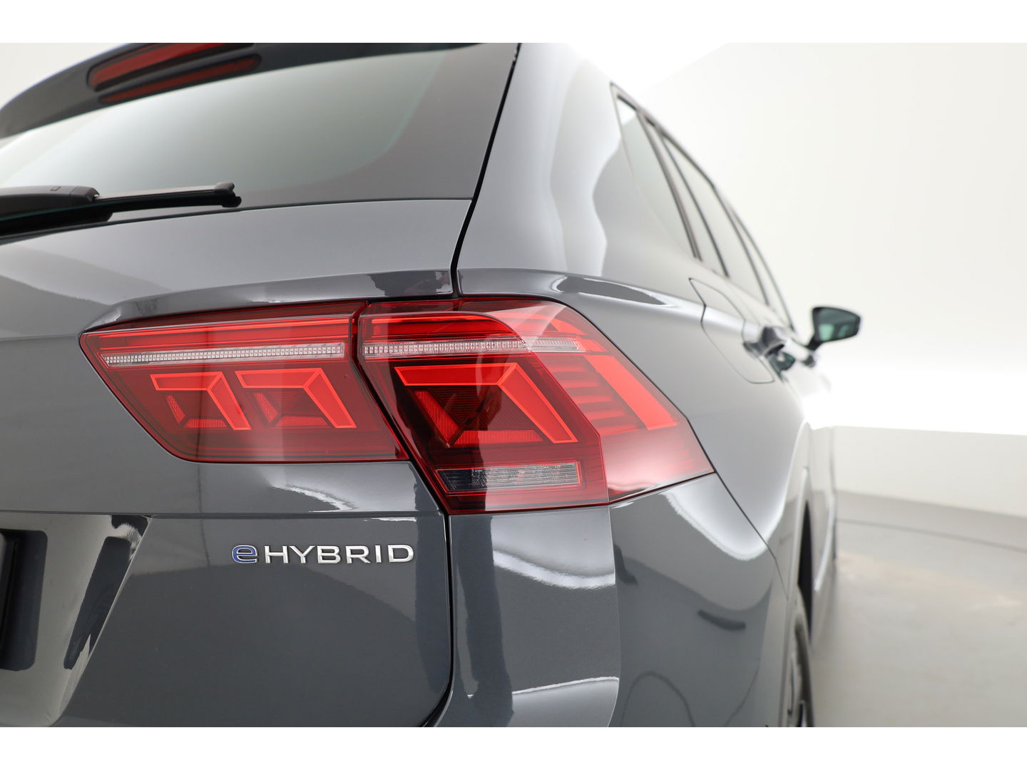 Volkswagen Tiguan 1.4 TSI eHybrid | HUD | IQ Light | Keyless | Stoel- Stuurverw. | Adapt. Cruise | 360cam | Apple CarPlay