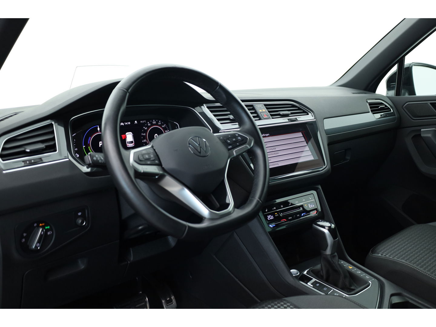 Volkswagen Tiguan 1.4 TSI eHybrid | HUD | IQ Light | Keyless | Stoel- Stuurverw. | Adapt. Cruise | 360cam | Apple CarPlay