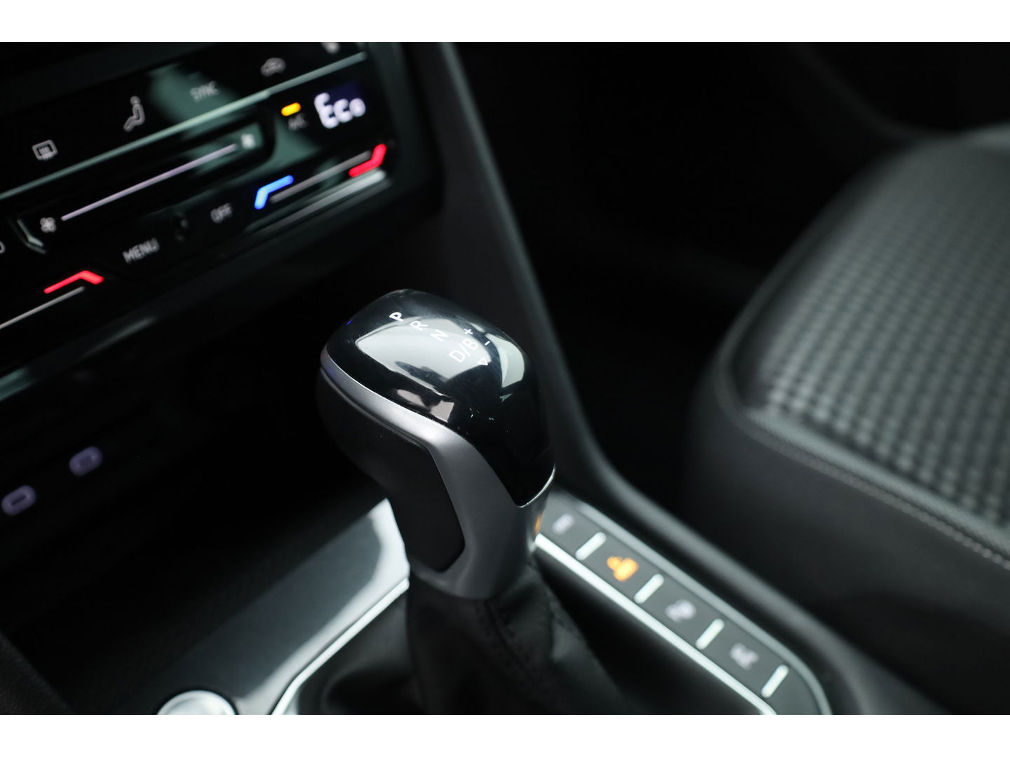 Volkswagen Tiguan 1.4 TSI eHybrid | HUD | IQ Light | Keyless | Stoel- Stuurverw. | Adapt. Cruise | 360cam | Apple CarPlay