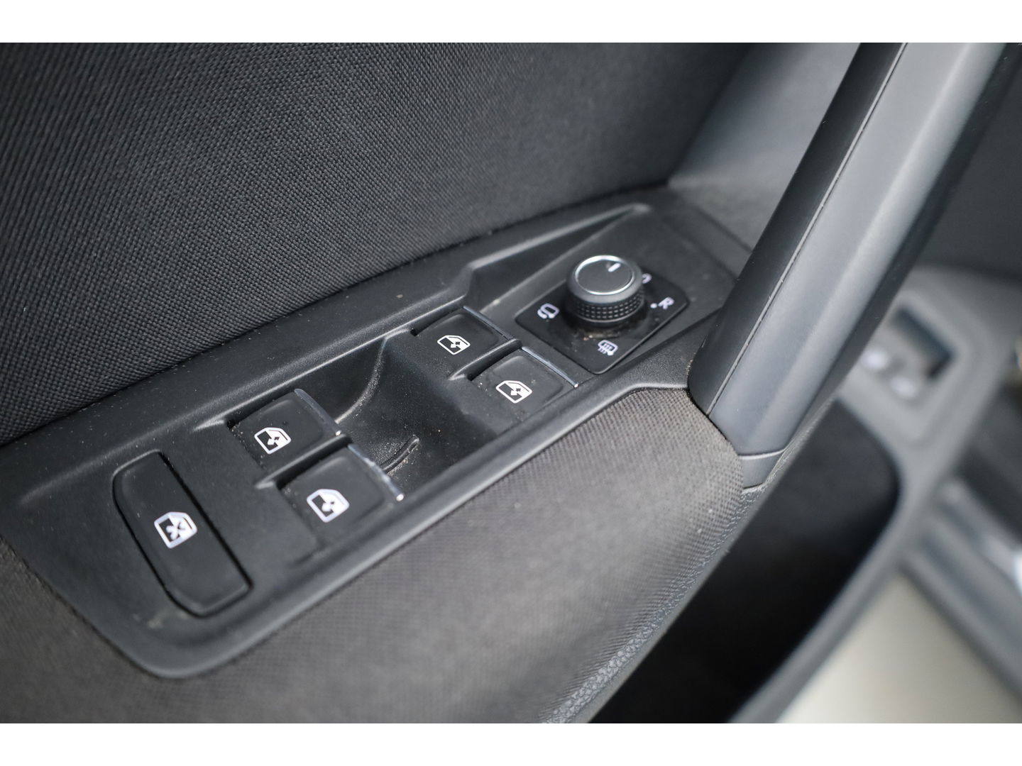 Volkswagen Tiguan 1.4 TSI eHybrid | HUD | IQ Light | Keyless | Stoel- Stuurverw. | Adapt. Cruise | 360cam | Apple CarPlay