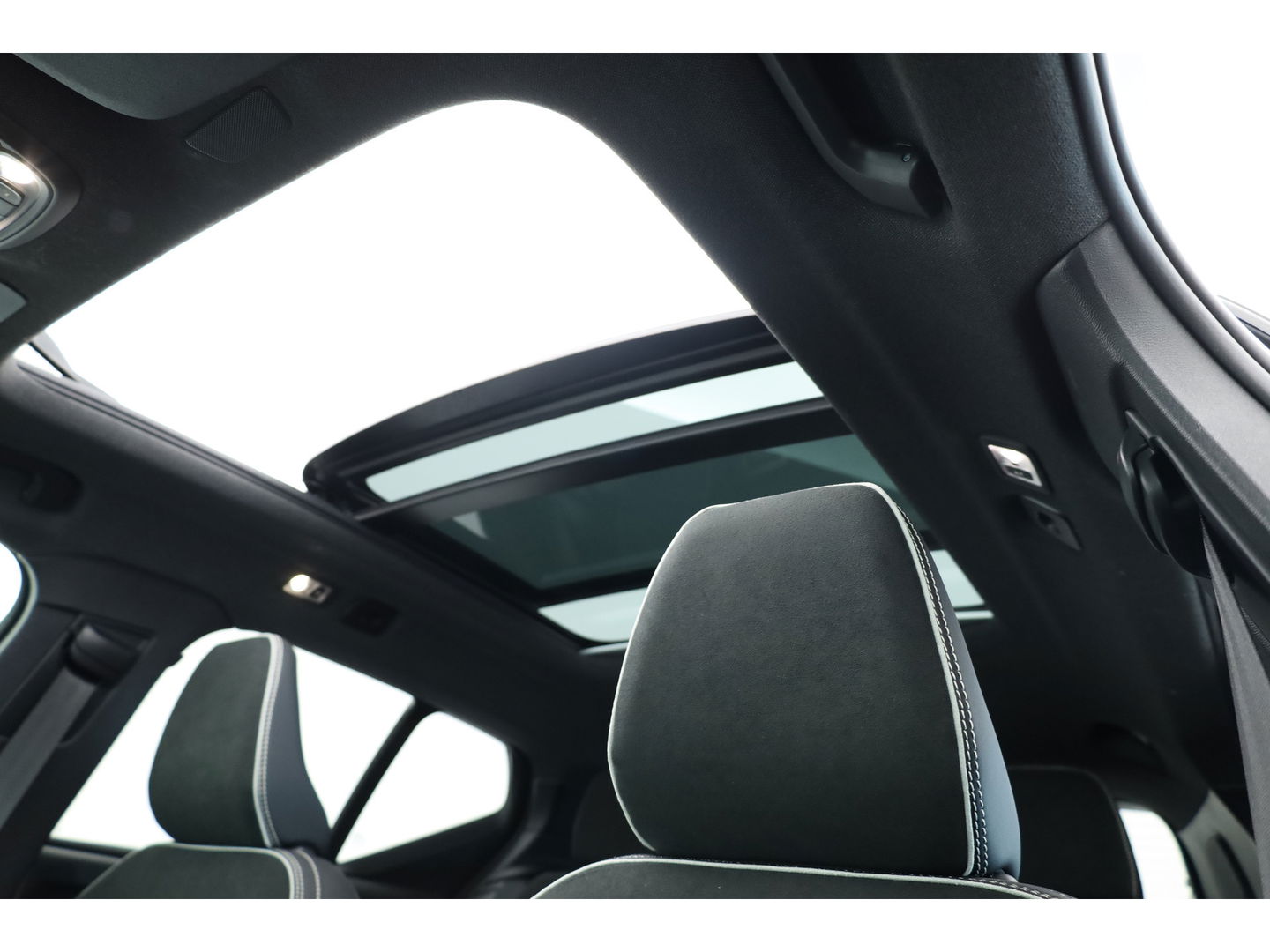 Volvo XC40 1.5 T5 Plug-in hybrid Ultimate Dark | SOH 91.1% | Pano | Harman Kardon | Adapt. Cruise | 360cam | Keyless | Stoel- Stuurverw