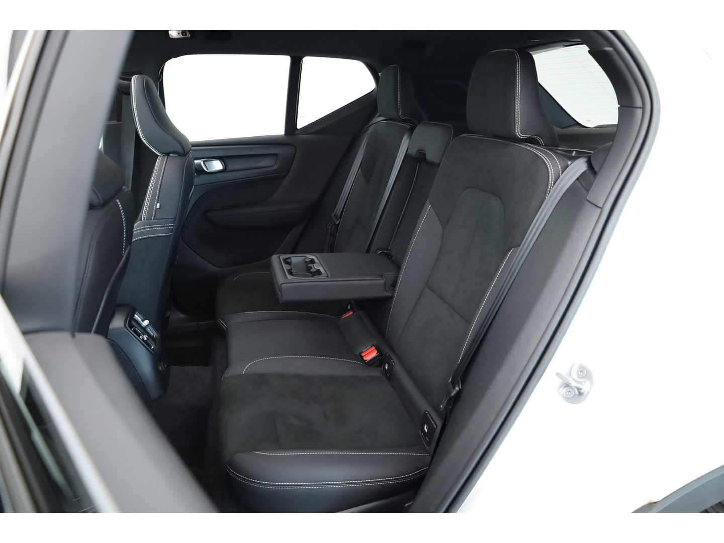 Volvo XC40 1.5 T5 Plug-in hybrid Ultimate Dark | SOH 91.1% | Pano | Harman Kardon | Adapt. Cruise | 360cam | Keyless | Stoel- Stuurverw