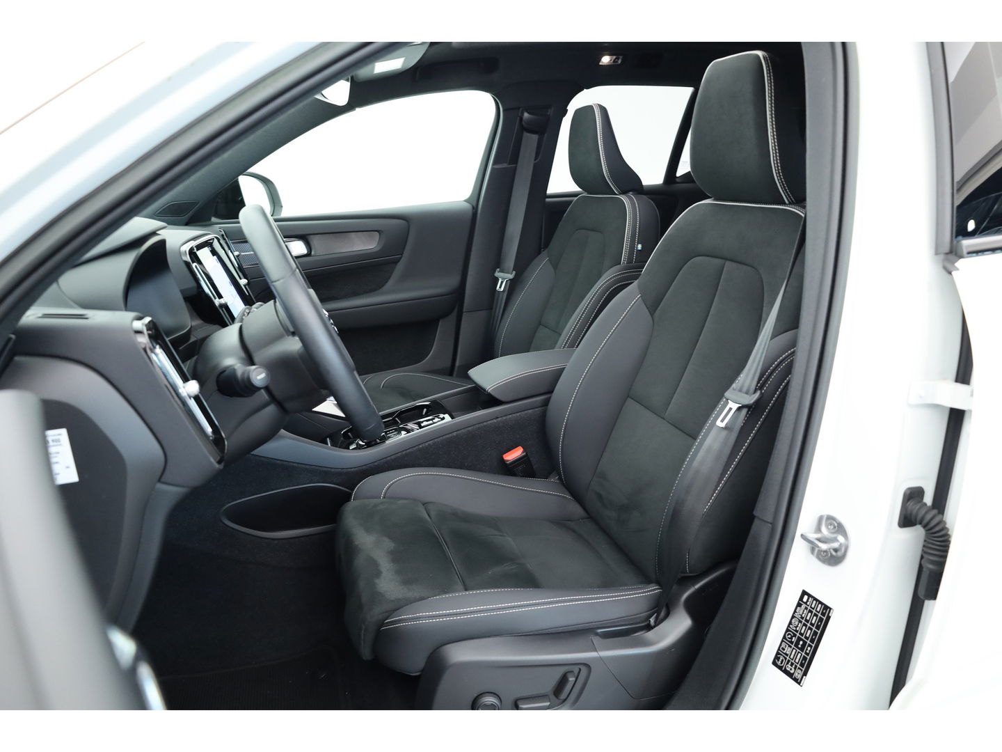 Volvo XC40 1.5 T5 Plug-in hybrid Ultimate Dark | SOH 91.1% | Pano | Harman Kardon | Adapt. Cruise | 360cam | Keyless | Stoel- Stuurverw