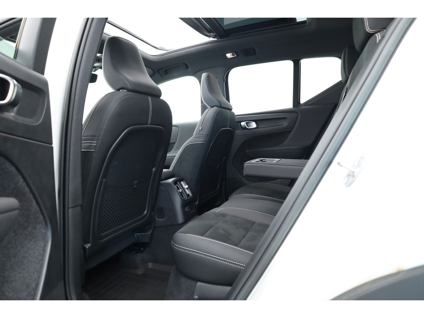 Volvo XC40 1.5 T5 Plug-in hybrid Ultimate Dark | SOH 91.1% | Pano | Harman Kardon | Adapt. Cruise | 360cam | Keyless | Stoel- Stuurverw