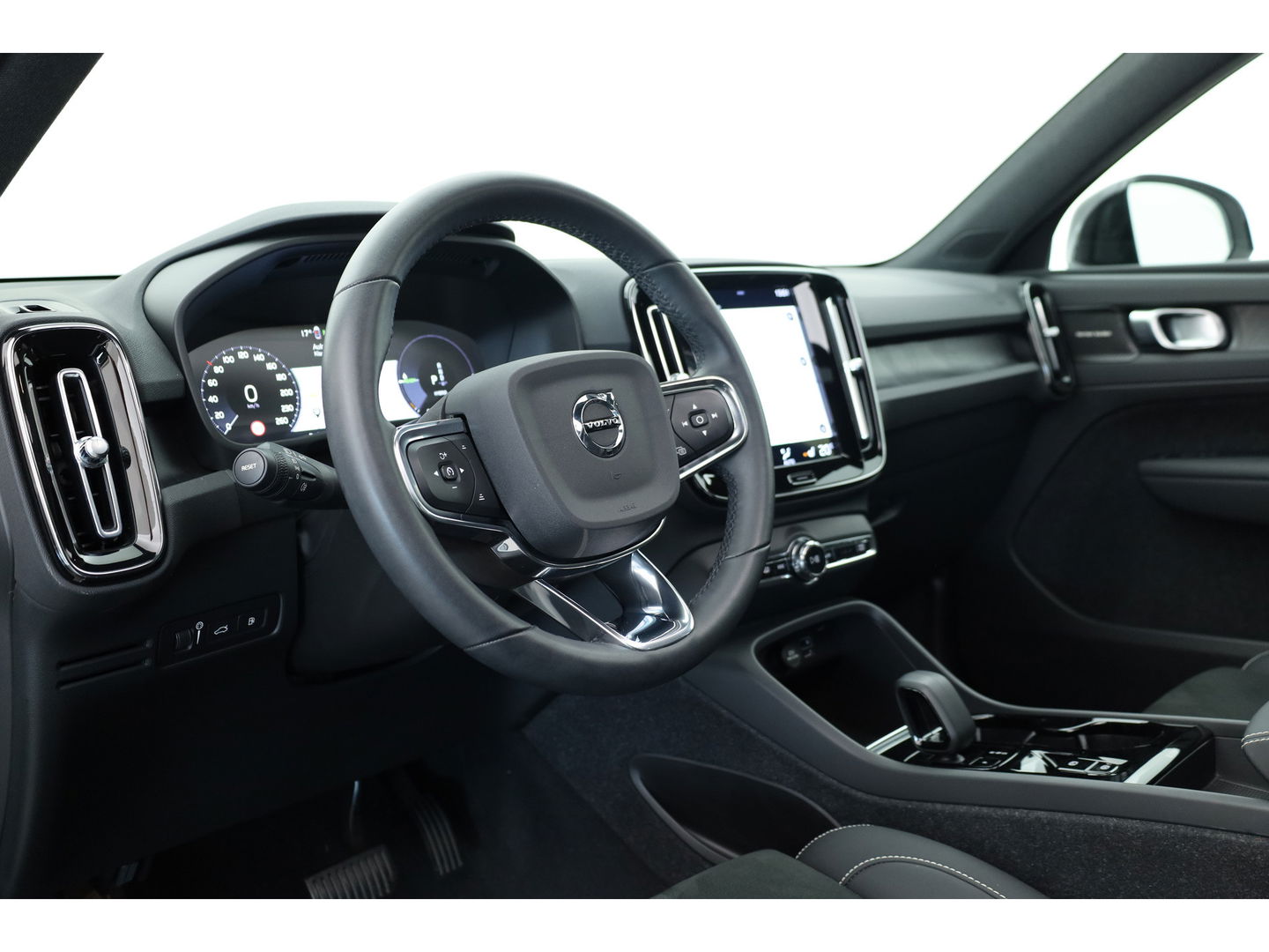 Volvo XC40 1.5 T5 Plug-in hybrid Ultimate Dark | SOH 91.1% | Pano | Harman Kardon | Adapt. Cruise | 360cam | Keyless | Stoel- Stuurverw