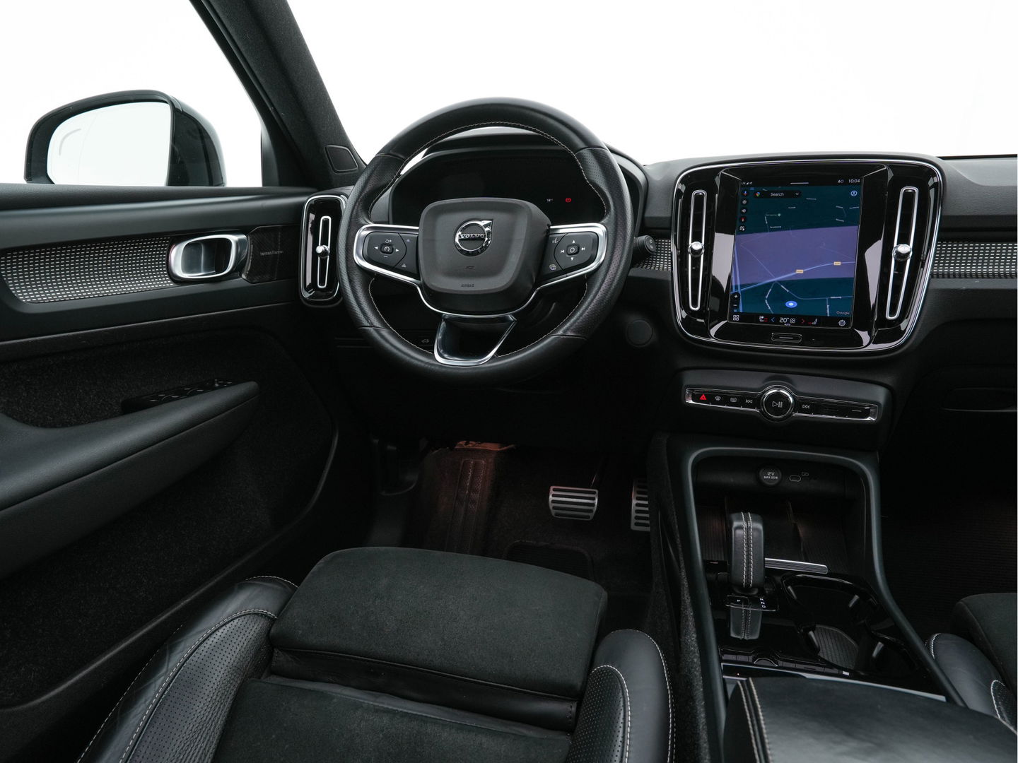 Volvo XC40 Recharge P8 AWD R-Design [ 3-Fase-11kW ] {SOH-90%} (INCL-BTW) Aut. *PANO | LEATHER-ALCANTARA | ADAPTIVE-CRUISE | DIGI-COCKPIT | FULL-LED | HARMAN/KARDON | TOPVIEW | NAVI-FULLMAP | ECC | PDC | KEYLESS | HEATED-SPORTSEATS | TOWBAR | 20''ALU*