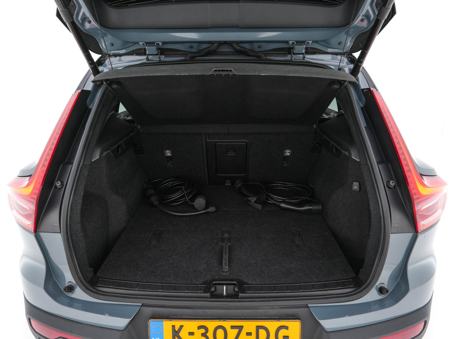 Volvo XC40 Recharge P8 AWD R-Design [ 3-Fase-11kW ] {SOH-90%} (INCL-BTW) Aut. *PANO | LEATHER-ALCANTARA | ADAPTIVE-CRUISE | DIGI-COCKPIT | FULL-LED | HARMAN/KARDON | TOPVIEW | NAVI-FULLMAP | ECC | PDC | KEYLESS | HEATED-SPORTSEATS | TOWBAR | 20''ALU*