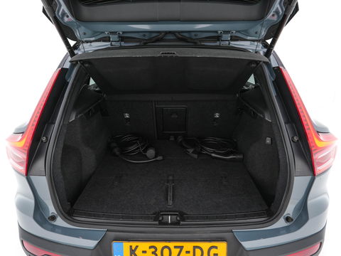 Volvo XC40 Recharge P8 AWD R-Design [ 3-Fase-11kW ] {SOH-90%} (INCL-BTW) Aut. *PANO | LEATHER-ALCANTARA | ADAPTIVE-CRUISE | DIGI-COCKPIT | FULL-LED | HARMAN/KARDON | TOPVIEW | NAVI-FULLMAP | ECC | PDC | KEYLESS | HEATED-SPORTSEATS | TOWBAR | 20''ALU*