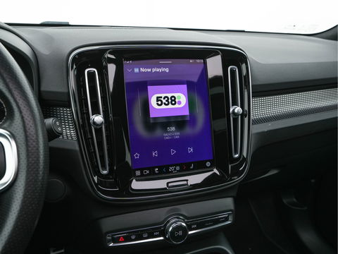 Volvo XC40 Recharge P8 AWD R-Design [ 3-Fase-11kW ] {SOH-90%} (INCL-BTW) Aut. *PANO | LEATHER-ALCANTARA | ADAPTIVE-CRUISE | DIGI-COCKPIT | FULL-LED | HARMAN/KARDON | TOPVIEW | NAVI-FULLMAP | ECC | PDC | KEYLESS | HEATED-SPORTSEATS | TOWBAR | 20''ALU*