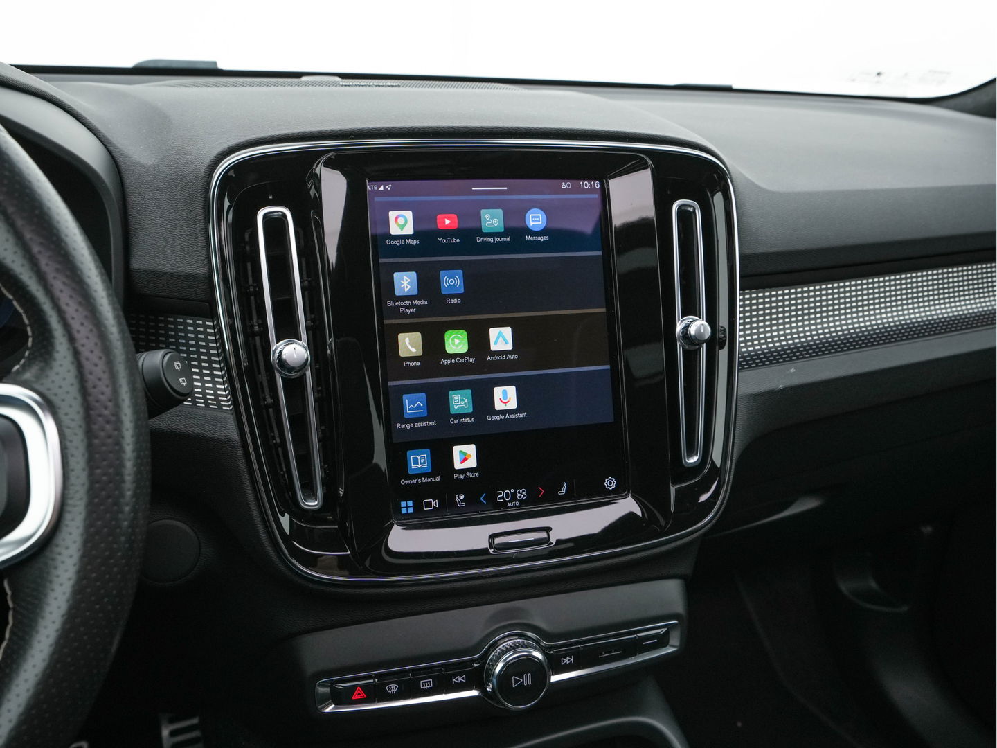 Volvo XC40 Recharge P8 AWD R-Design [ 3-Fase-11kW ] {SOH-90%} (INCL-BTW) Aut. *PANO | LEATHER-ALCANTARA | ADAPTIVE-CRUISE | DIGI-COCKPIT | FULL-LED | HARMAN/KARDON | TOPVIEW | NAVI-FULLMAP | ECC | PDC | KEYLESS | HEATED-SPORTSEATS | TOWBAR | 20''ALU*