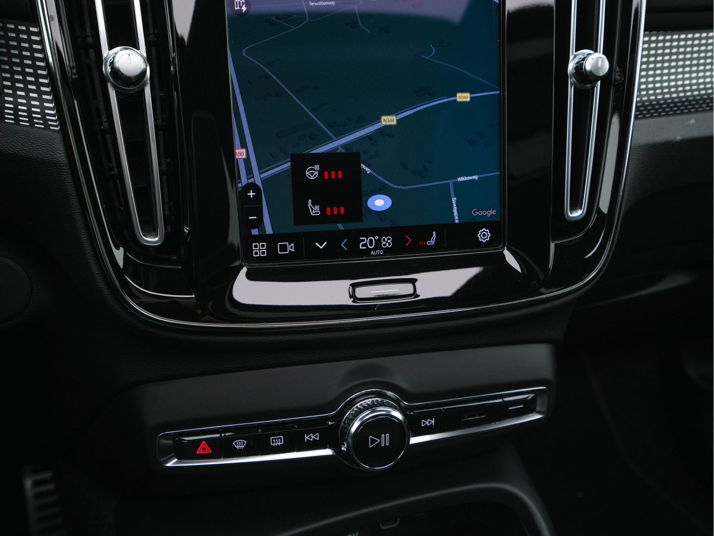 Volvo XC40 Recharge P8 AWD R-Design [ 3-Fase-11kW ] {SOH-90%} (INCL-BTW) Aut. *PANO | LEATHER-ALCANTARA | ADAPTIVE-CRUISE | DIGI-COCKPIT | FULL-LED | HARMAN/KARDON | TOPVIEW | NAVI-FULLMAP | ECC | PDC | KEYLESS | HEATED-SPORTSEATS | TOWBAR | 20''ALU*