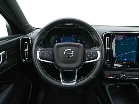 Volvo XC40 Recharge P8 AWD R-Design [ 3-Fase-11kW ] {SOH-90%} (INCL-BTW) Aut. *PANO | LEATHER-ALCANTARA | ADAPTIVE-CRUISE | DIGI-COCKPIT | FULL-LED | HARMAN/KARDON | TOPVIEW | NAVI-FULLMAP | ECC | PDC | KEYLESS | HEATED-SPORTSEATS | TOWBAR | 20''ALU*