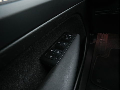 Volvo XC40 Recharge P8 AWD R-Design [ 3-Fase-11kW ] {SOH-90%} (INCL-BTW) Aut. *PANO | LEATHER-ALCANTARA | ADAPTIVE-CRUISE | DIGI-COCKPIT | FULL-LED | HARMAN/KARDON | TOPVIEW | NAVI-FULLMAP | ECC | PDC | KEYLESS | HEATED-SPORTSEATS | TOWBAR | 20''ALU*