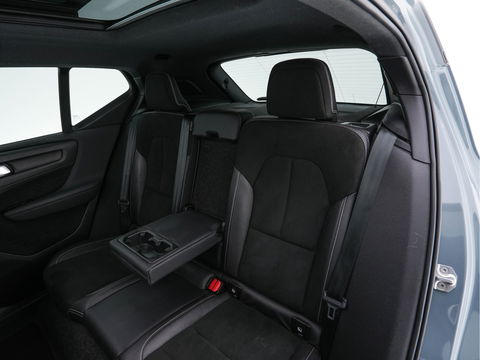 Volvo XC40 Recharge P8 AWD R-Design [ 3-Fase-11kW ] {SOH-90%} (INCL-BTW) Aut. *PANO | LEATHER-ALCANTARA | ADAPTIVE-CRUISE | DIGI-COCKPIT | FULL-LED | HARMAN/KARDON | TOPVIEW | NAVI-FULLMAP | ECC | PDC | KEYLESS | HEATED-SPORTSEATS | TOWBAR | 20''ALU*