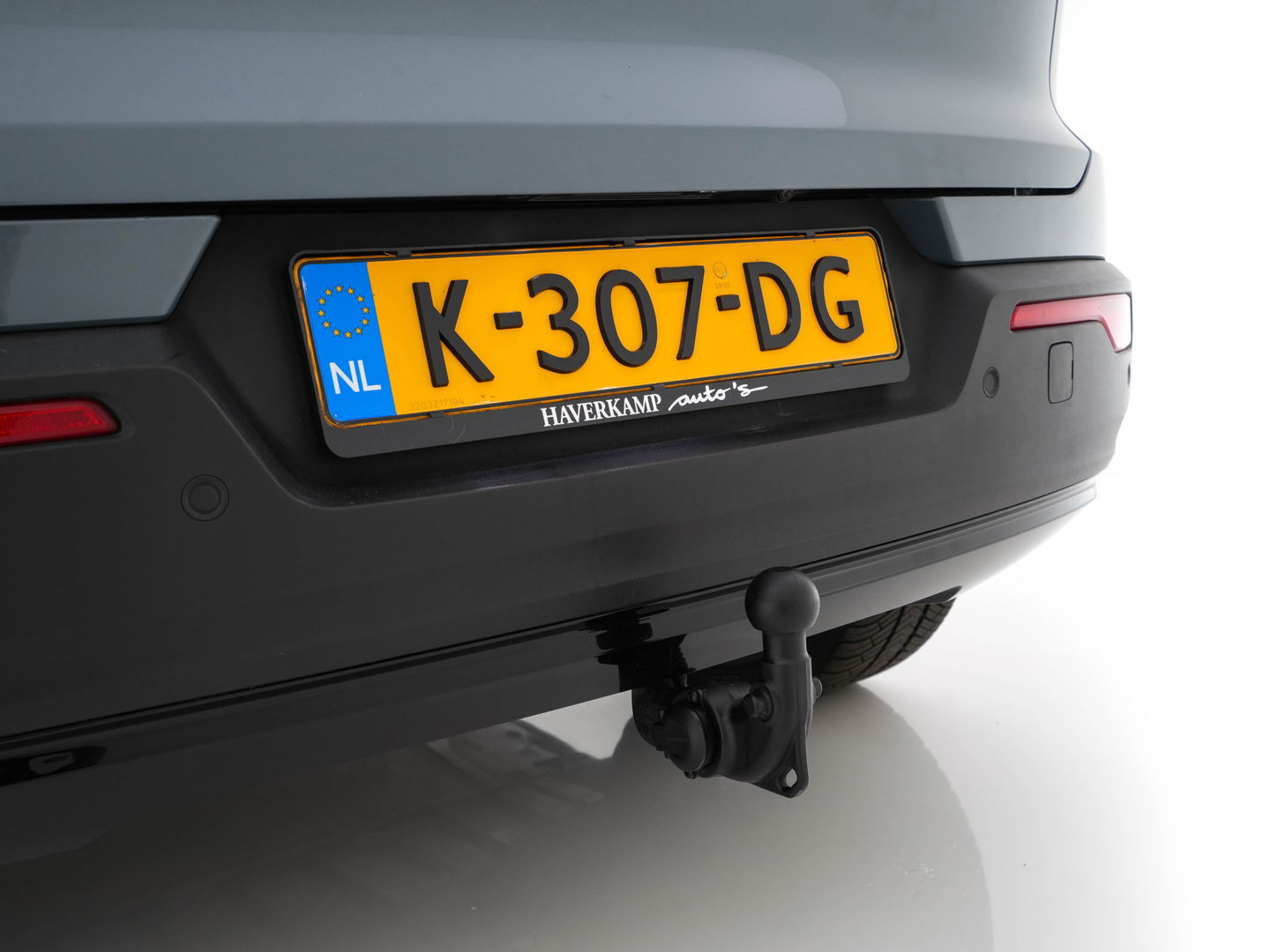 Volvo XC40 Recharge P8 AWD R-Design [ 3-Fase-11kW ] {SOH-90%} (INCL-BTW) Aut. *PANO | LEATHER-ALCANTARA | ADAPTIVE-CRUISE | DIGI-COCKPIT | FULL-LED | HARMAN/KARDON | TOPVIEW | NAVI-FULLMAP | ECC | PDC | KEYLESS | HEATED-SPORTSEATS | TOWBAR | 20''ALU*